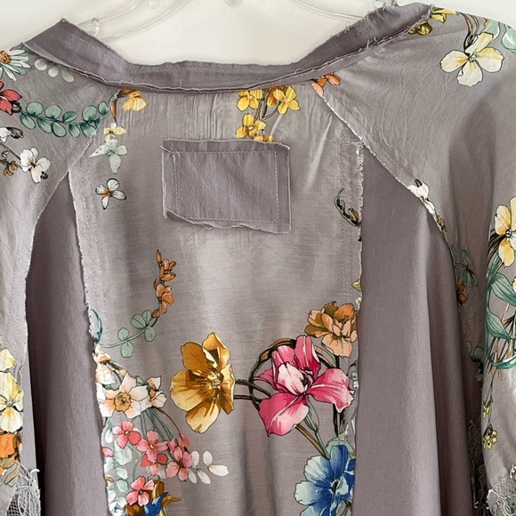 POL Floral V-Neck Raw Edge T-Shirt with Lace Detail Boho Cottagecore Size Small - Picture 9 of 16